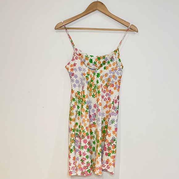 Asos short white dress asos design with flower patterns. - Picture 3 of 5